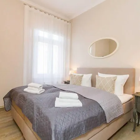 Albertine App 05 Apartment *